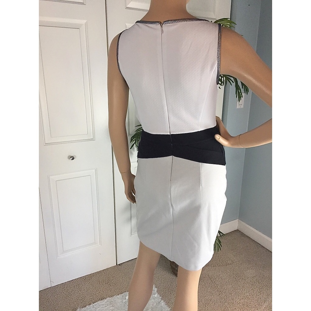 *MAKE OFFER. DONATING JANUARY 1. * COLORBLOCK SHE… - image 4